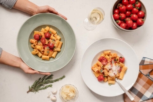 TH_Amici_pasta_colori_1536x1024.jpeg
